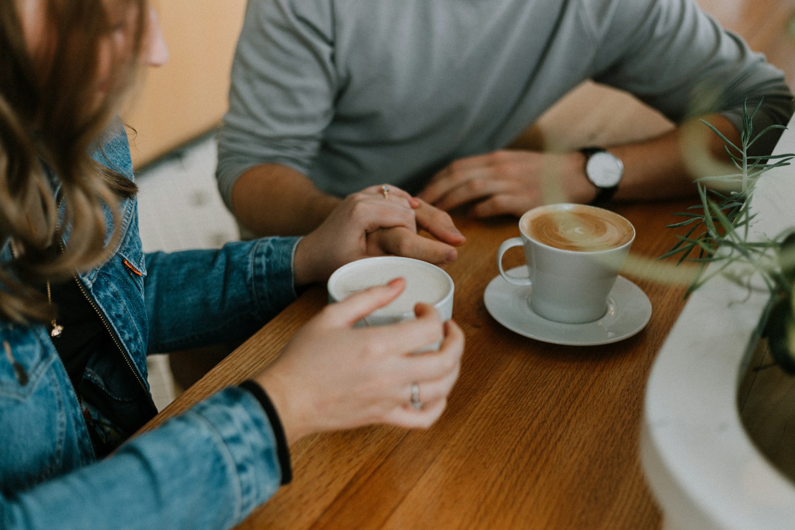 Comment faire en sorte qu’une fille vous manque et pense à vous : les meilleurs moyens pour les hommes